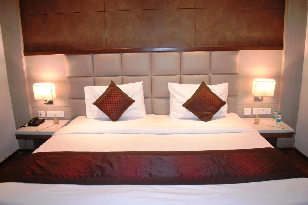 Lemonwood Suites By F9 Hotels - Trivoli Garden Chhatarpur Új-Delhi Kültér fotó