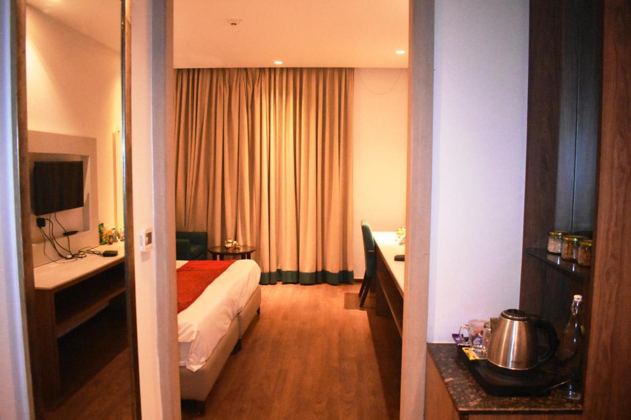Lemonwood Suites By F9 Hotels - Trivoli Garden Chhatarpur Új-Delhi Kültér fotó