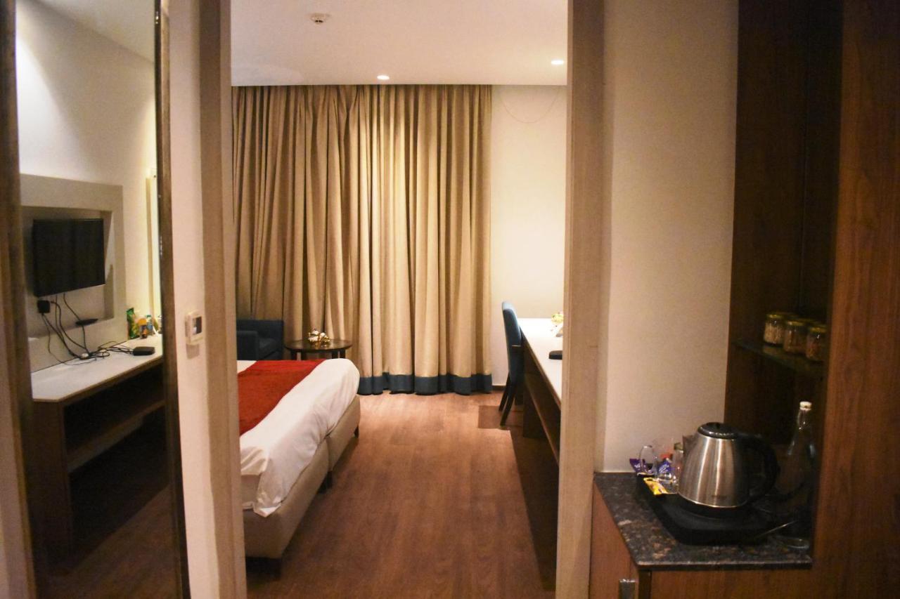 Lemonwood Suites By F9 Hotels - Trivoli Garden Chhatarpur Új-Delhi Kültér fotó