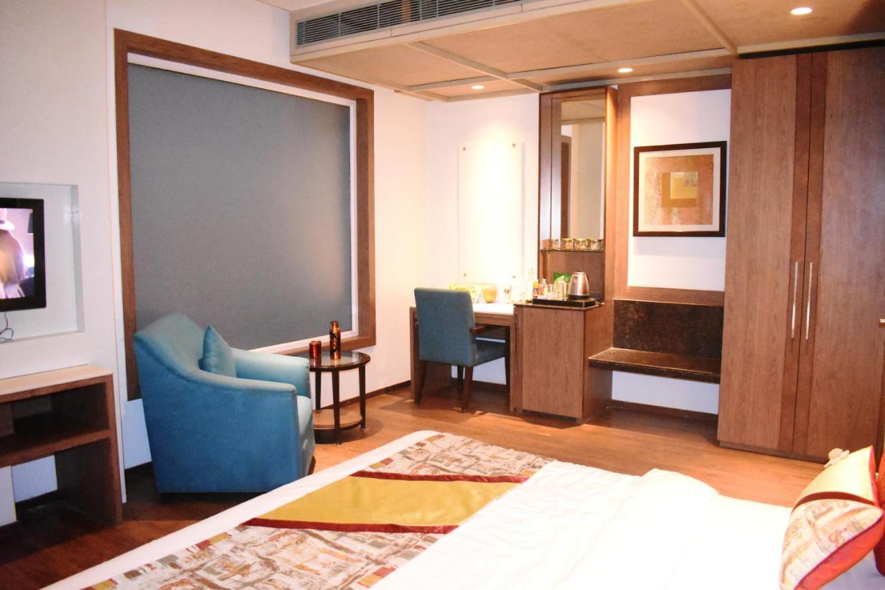 Lemonwood Suites By F9 Hotels - Trivoli Garden Chhatarpur Új-Delhi Kültér fotó